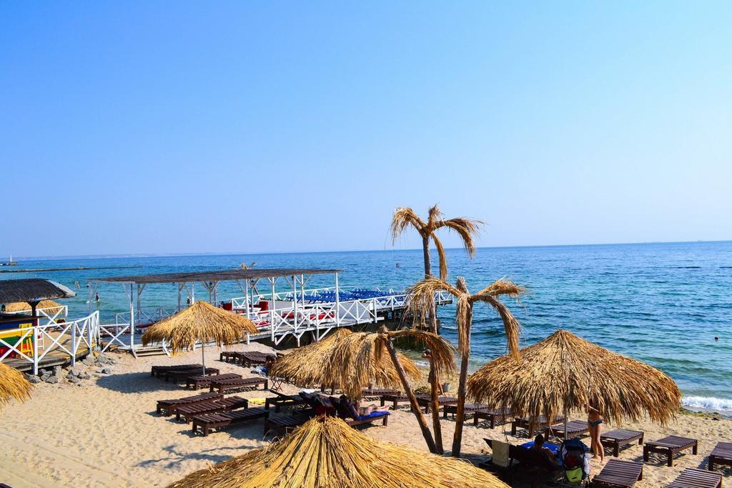 Pleasure Apartment Near Center Of Odessa Bagian luar foto