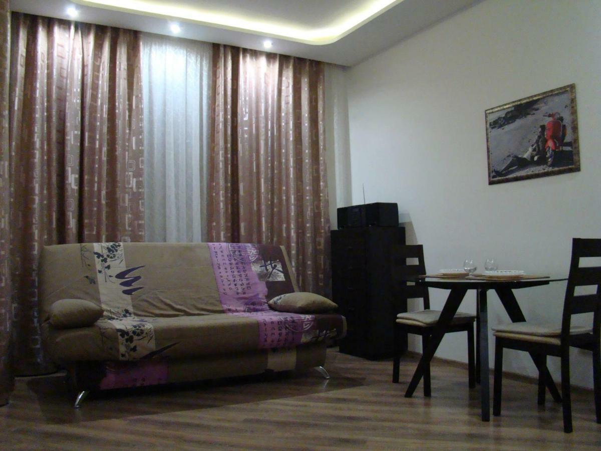 Pleasure Apartment Near Center Of Odessa Bagian luar foto